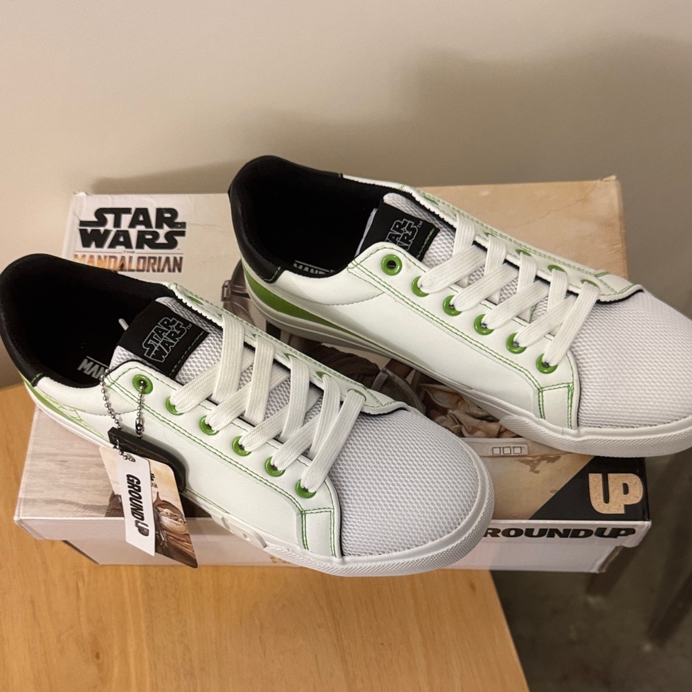 Star Wars White & Green Casual Lace-Up Sneakers